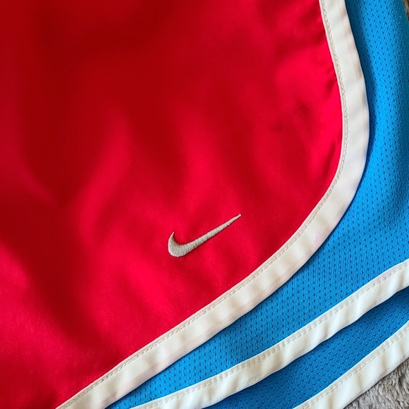 Nike dri-fit women's shorts, size medium - Picture 2 of 8